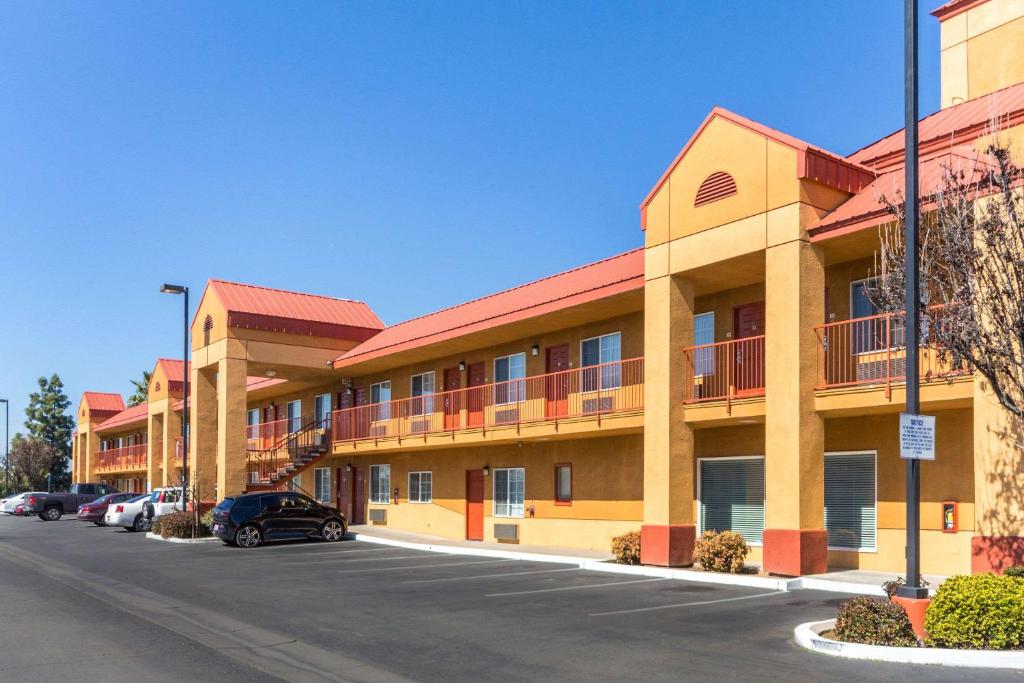 Quality Inn Fresno Near University Main image 1